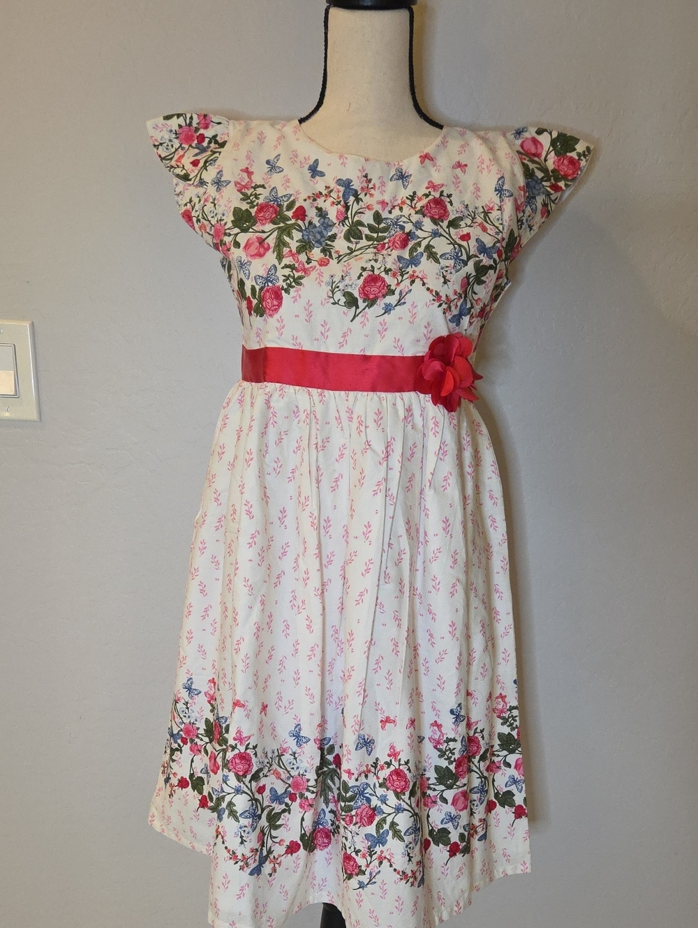 Fit Style Girls' White Floral Dress with Pink Sash and Flower Accent Size 36/12
